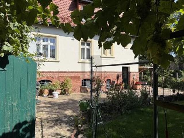 MEHRGENERATIONENHAUS ODER FAMILIENIDYLL