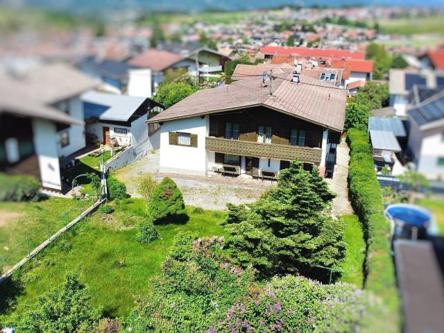Mehrgenerationenhaus/ Pension mit großem Garten, Terrasse, Balkon, Garage, Keller und vielem mehr