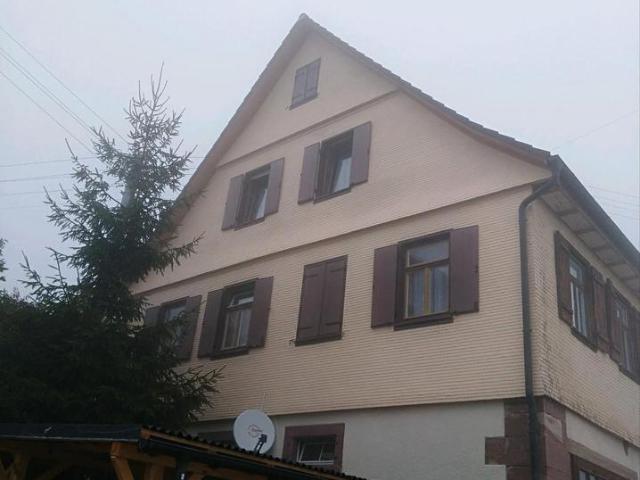 MehrgenerationenHausMehrfamilienHaus mit typischem Terrasse