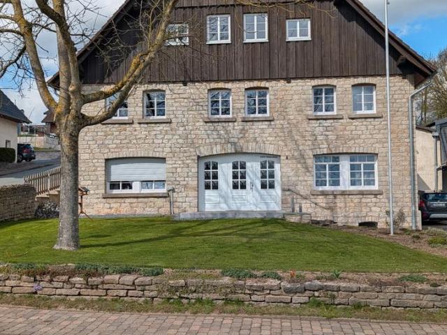 Mehrfamilienbruchsteinhaus in ruhiger Lage