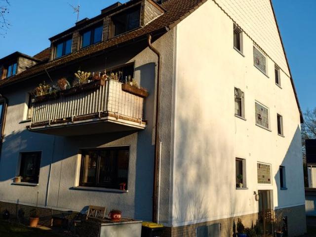 Mehrfamilienhaus mit 4 Garagen in guter Lage