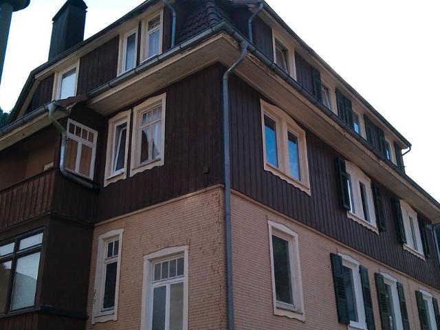 Mehrfamilienhaus mit 4 Whng, 8,4% jährliche Rendite, 8 Zim, 6 Bad