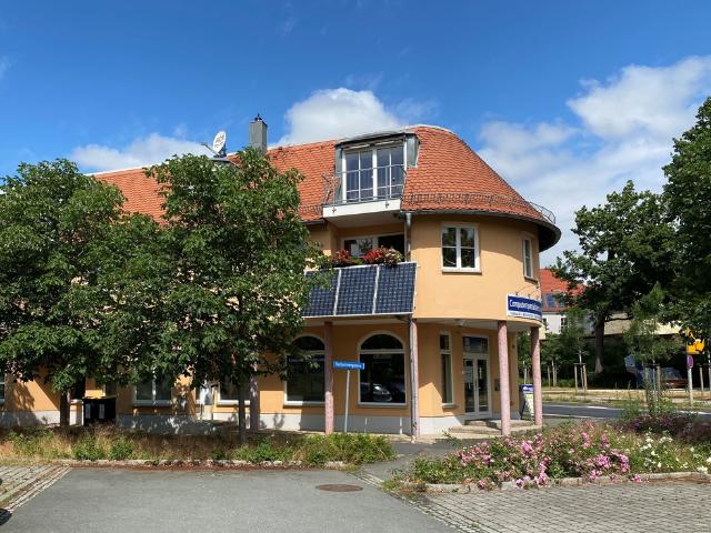 Mehrfamilienhaus mit 4 Wohnungen + 2 Gewerbeeinheiten