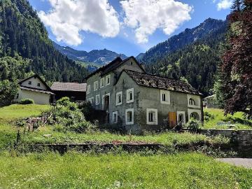 Mehrfamilienhaus mit 4 Wohnungen Haus mit 4 Wohnungen