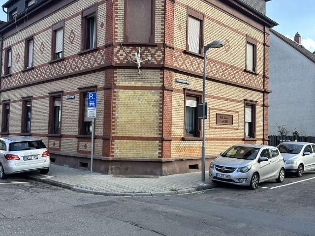 Mehrfamilienhaus mit 4 Wohneinheiten, großem Garten und Terrasse