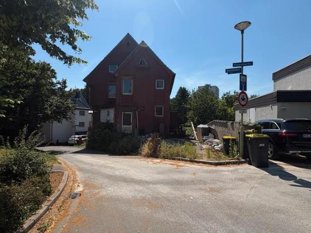 Mehrfamilienhaus mit 4 Wohneinheiten und großem Garten