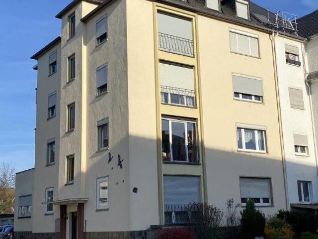 Mehrfamilienhaus mit 6 Garagen und Garten von Privat zu verkaufen