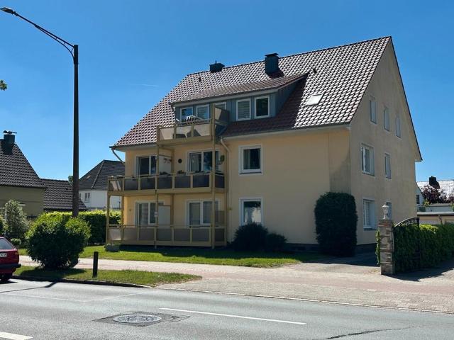 Mehrfamilienhaus mit 8 Wohneinheiten und 6 Garagen