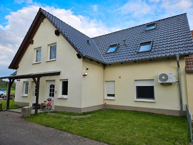 Mehrfamilienhaus mit 9.800 m² Grundstück in Fohrde