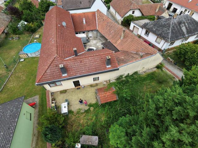 Mehrfamilienhaus mit 275m² Wohnfläche Generationenhaus oder rentables Anlageprojekt + 125m² Autogarage für 6 Autos, Preis verhandelbar