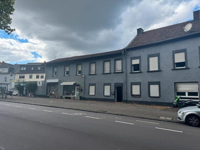 Mehrfamilienhaus mit 2 kleinen Gewerbeeinheiten
