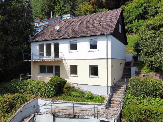 Mehrfamilienhaus mit 2 Wohnungen, 900 m² Grundstück, Waldrandlage & Neckartalblick