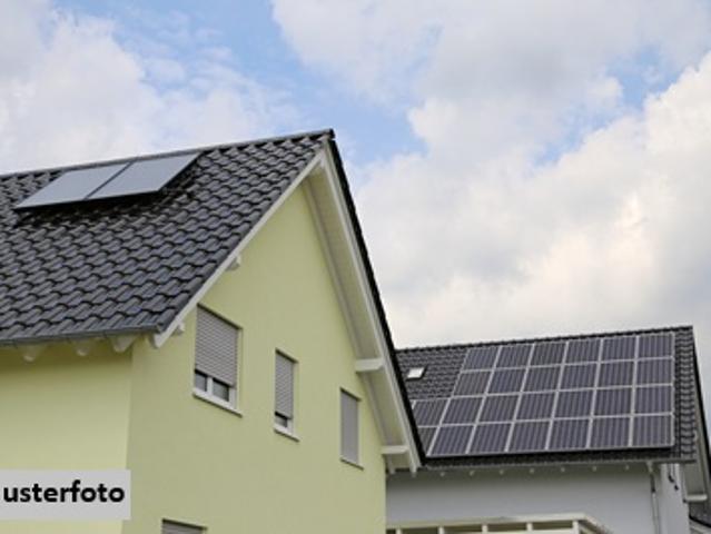 Mehrfamilienhaus mit 3 Wohnungen in verkehrsberuhigter Straße