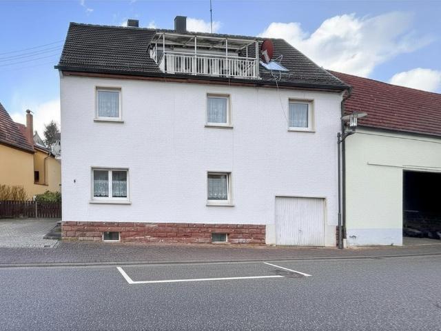 Wohnen, wo andere Urlaub machen – Mehrfamilienhaus mit 3 Wohneinheiten im Herzen des Pfälzerwaldes
