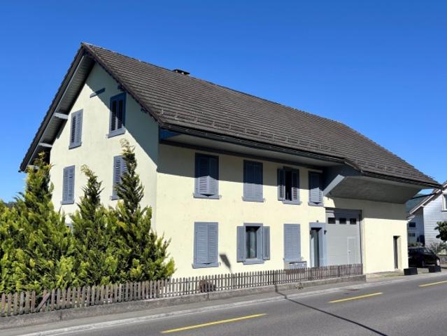Mehrfamilienhaus mit 3 Wohneinheiten und Gewerbe frisch saniert