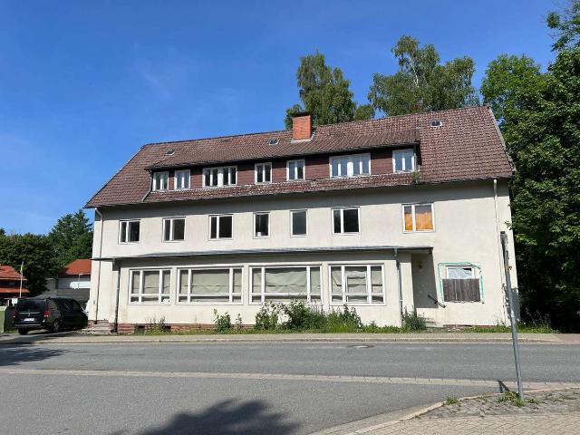 Mehrfamilienhaus mit viel Potential in guter Lage !