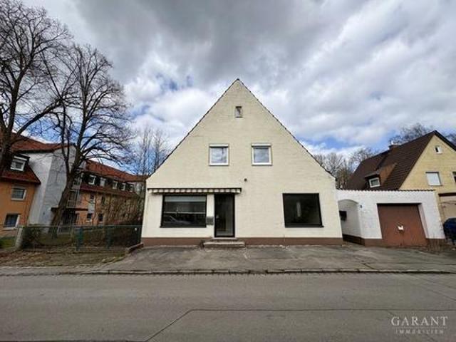 Mehrfamilienhaus mit vielseitigen Nutzungsmöglichkeiten und großem Potenzial