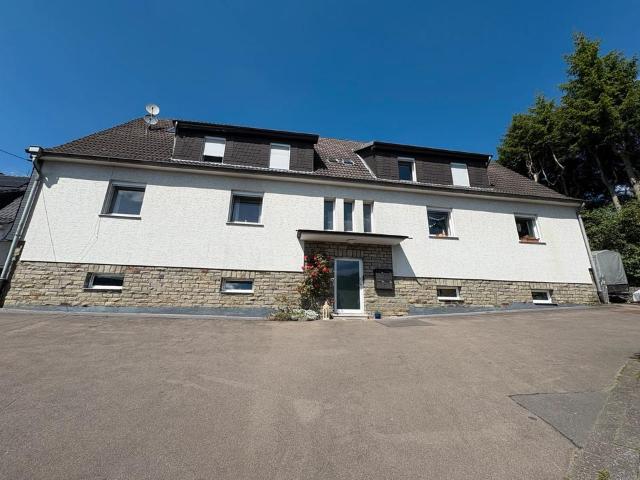 Mehrfamilienhaus mit vier Wohnungen solide Kapitalanlage