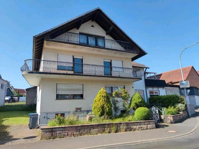 Mehrfamilienhaus mit Werkstatt, 3 Garagen & Baugrundstück