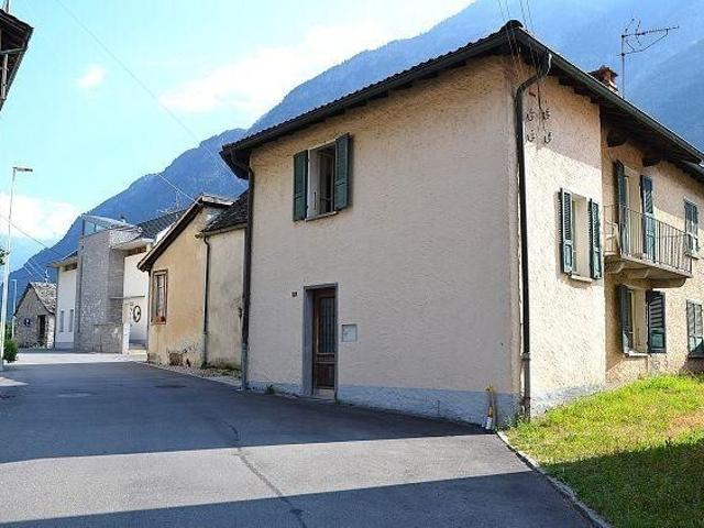 Mehrfamilienhaus mit Ausbaumöglichkeit und Garten/Zu renovierende Mehrfamilienhaus mit Erweiterungsmöglichkeit, sonnig, ruhig und Garten