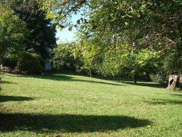 Mehrfamilienhaus mit Baulandreserven