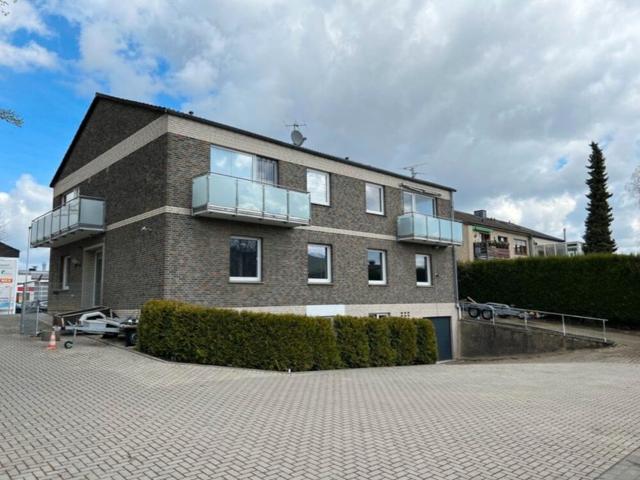 Mehrfamilienhaus mit Büroeinheit in MG Wickrath zu verkaufen