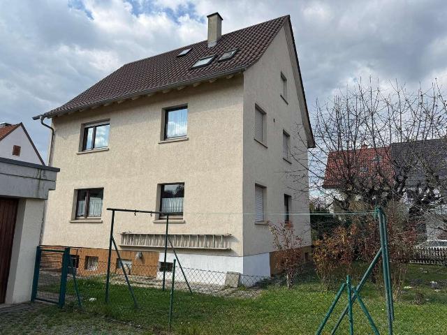Mehrfamilienhaus mit Doppelgarage in zentraler Lage von Gerlingen