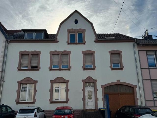Mehrfamilienhaus mit drei Einheiten in Lisdorf