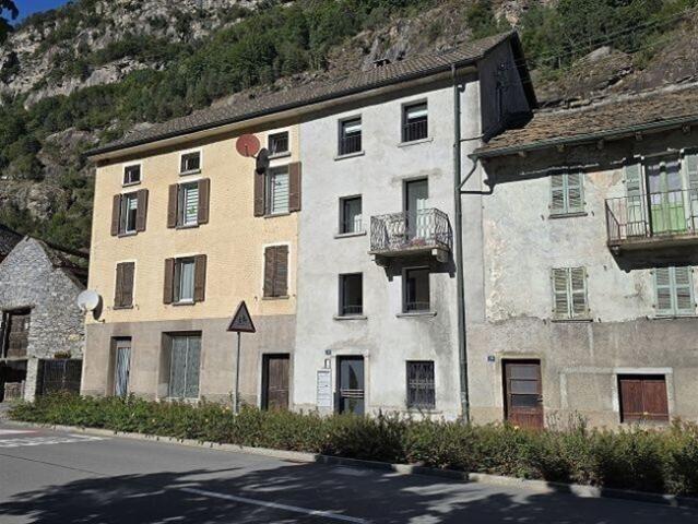 Mehrfamilienhaus mit drei 2 1/2 Zimmer Wohnungen / Haus mit 3 2 1/2 Zimmer Einkommenswohnungen
