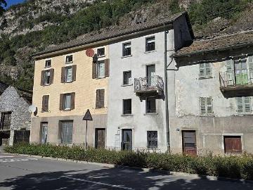 Mehrfamilienhaus mit drei 2 1/2 Zimmer Wohnungen / Haus mit 3 2 1/2 Zimmer Einkommenswohnungen