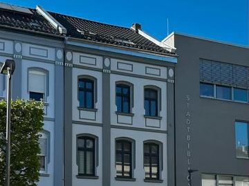 Mehrfamilienhaus mit einer Gewerbeeinheit und zwei Wohneinheiten