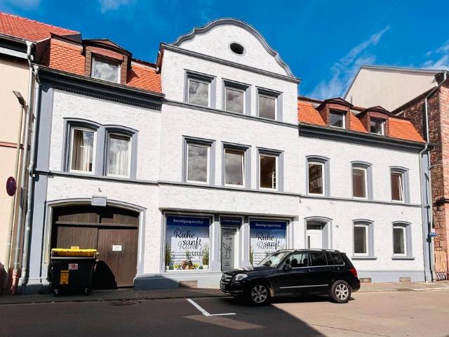Mehrfamilienhaus mit Entwicklungspotenzial im Zentrum