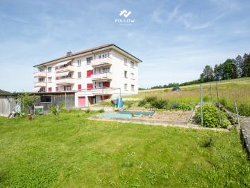 Mehrfamilienhaus mit Entwicklungspotenzial und zusätzlicher Bauparzelle in Heitenried