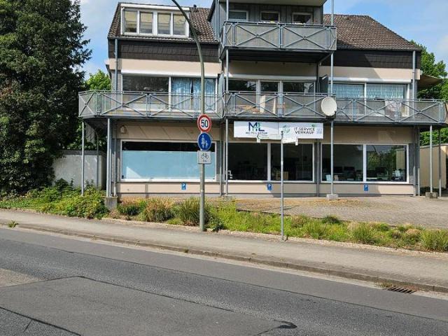 Mehrfamilienhaus mit Gewerbe
