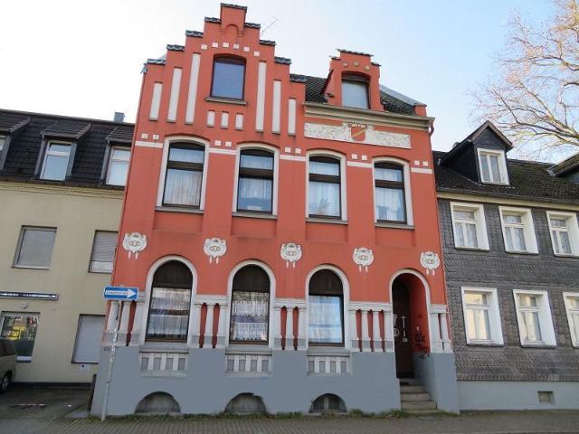 Mehrfamilienhaus mit gewerblicher Bordell Wohnung