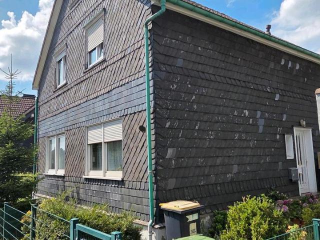 Mehrfamilienhaus mit großem Garten und 5 Garagen in Remscheid