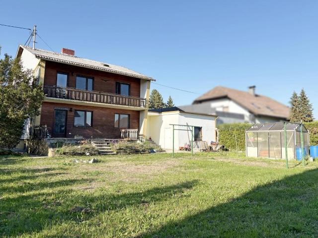 Mehrfamilienhaus mit großem Garten und viel Platz für Ihre Wohnträume