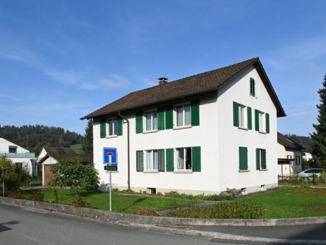 Mehrfamilienhaus mit grossem Grundstück