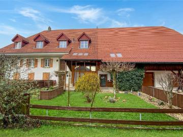 Mehrfamilienhaus mit Liebe zum Altbau Charme