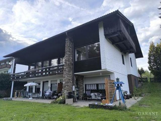 Mehrfamilienhaus mit Panoramablick & eigenem Waldanteil