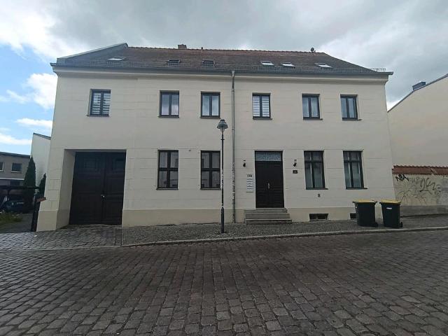 Mehrfamilienhaus mit Potential EG vermietet