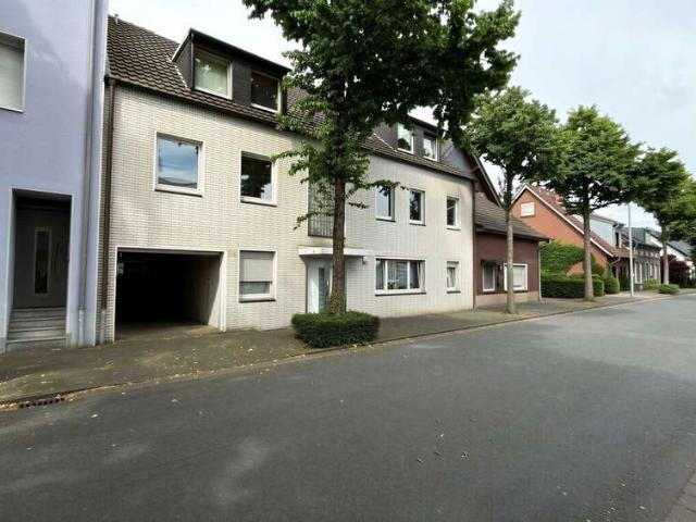 Mehrfamilienhaus mit Potenzial in Dinslaken Bruch – 5 Wohneinheiten, Garten & Garagen