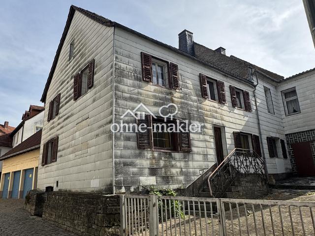 Mehrfamilienhaus mit Potenzial in zentraler Lage – 180m², 11 Zimmer