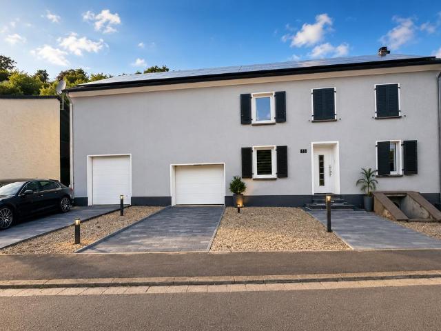 Mehrfamilienhaus mit Platz für Familie, Hobbys und Erfolg