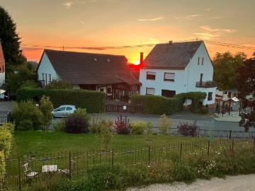 Mehrfamilienhaus mit Reitbetriebs Option, Mehrgenerationen Haus