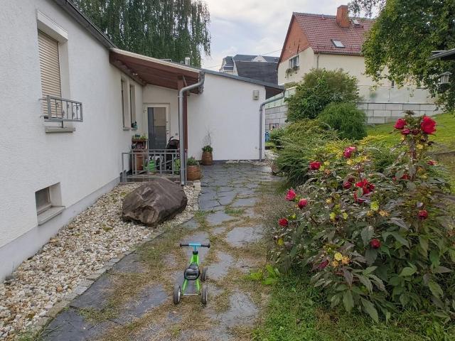 Mehrfamilienhaus mit separater Wohnung in Wittgensdorf !