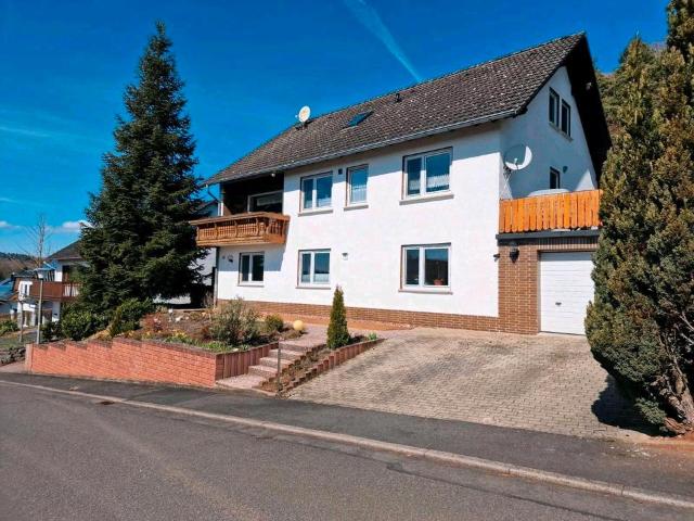 Mehrfamilienhaus am Waldrand in Südlage