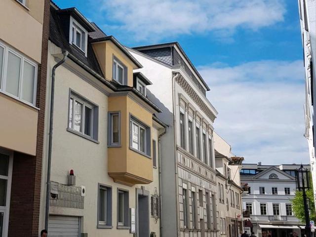 MEHRFAMILIENHAUS ANNOSTRASSEMARKT MIETER FREI!