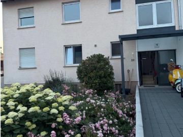 Mehrfamilienhaus Doppelhaushälfte mit Großem Garten und Garage