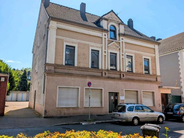 Mehrfamilienhaus + Gewerbe 8 Garagen Ausbaupotenzial
